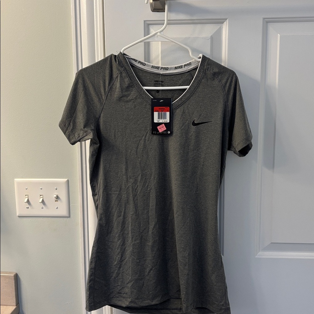 Nike Women's gray Short Sleeve Tee